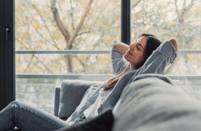 Top 3 lucruri care te vor ajuta să te deconectezi, în afară de meditaţie