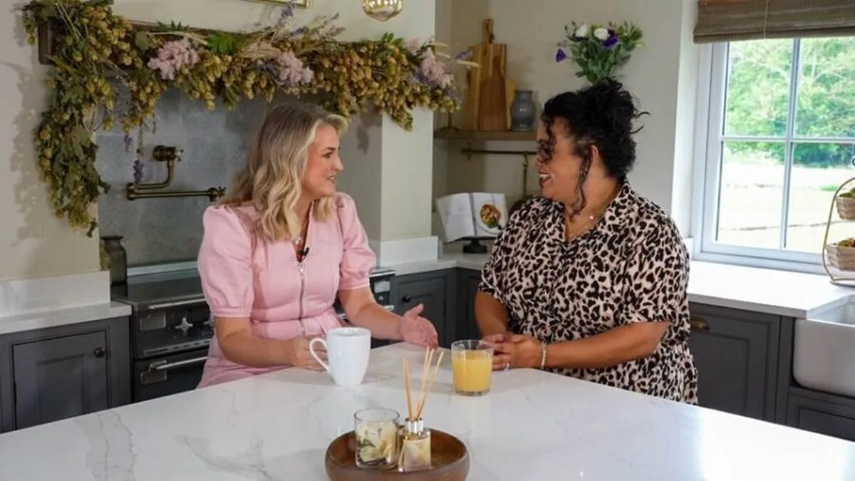 Avon UK o numește pe vedeta Dragons’ Den, Sara Davies, în funcția de director de inspirație