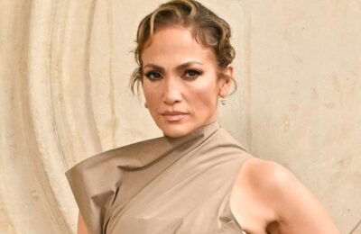 Jennifer Lopez a fost complet Bridgerton pentru ziua ei de naștere, până la unghiile ei delicate – Vezi video