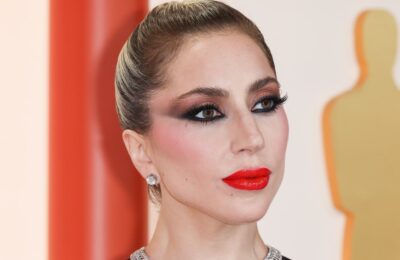 Tema look-ului lui Lady Gaga la ceremonia de deschidere a Jocurilor Olimpice: Pene – Vedeți fotografiile