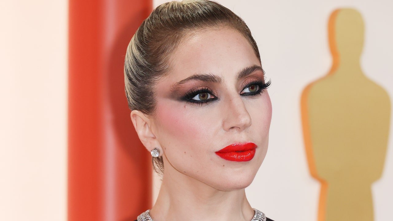 Tema look-ului lui Lady Gaga la ceremonia de deschidere a Jocurilor Olimpice: Pene – Vedeți fotografiile