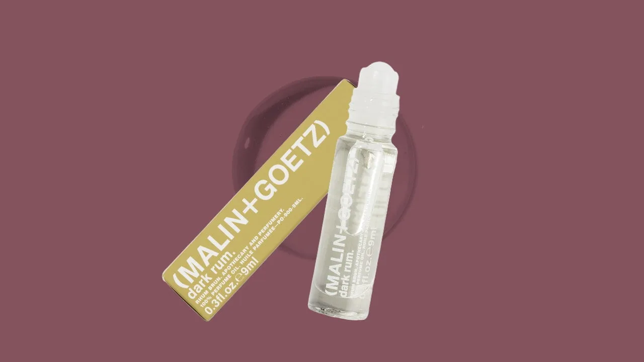 Uleiul de parfum Malin + Goetz Dark Rum îmi amintește de Dark and Stormies – recenzie