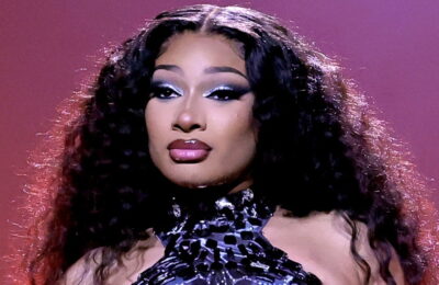 Unghiile Chrome Duo ale lui Megan Thee Stallion sunt ascuțite ca o muchie de cuțit – Vezi fotografiile