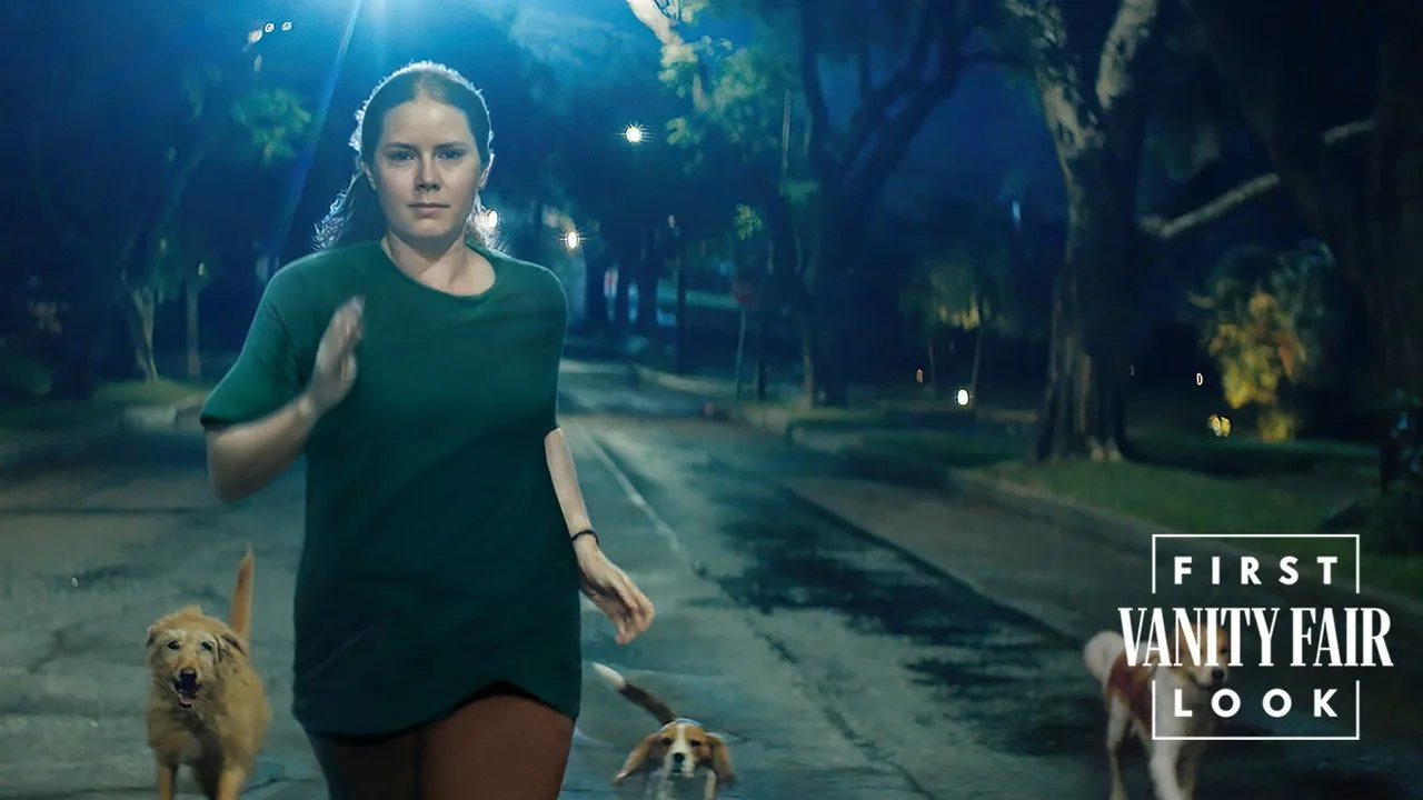 Amy Adams aude chemarea sălbăticiei în „Nightbitch