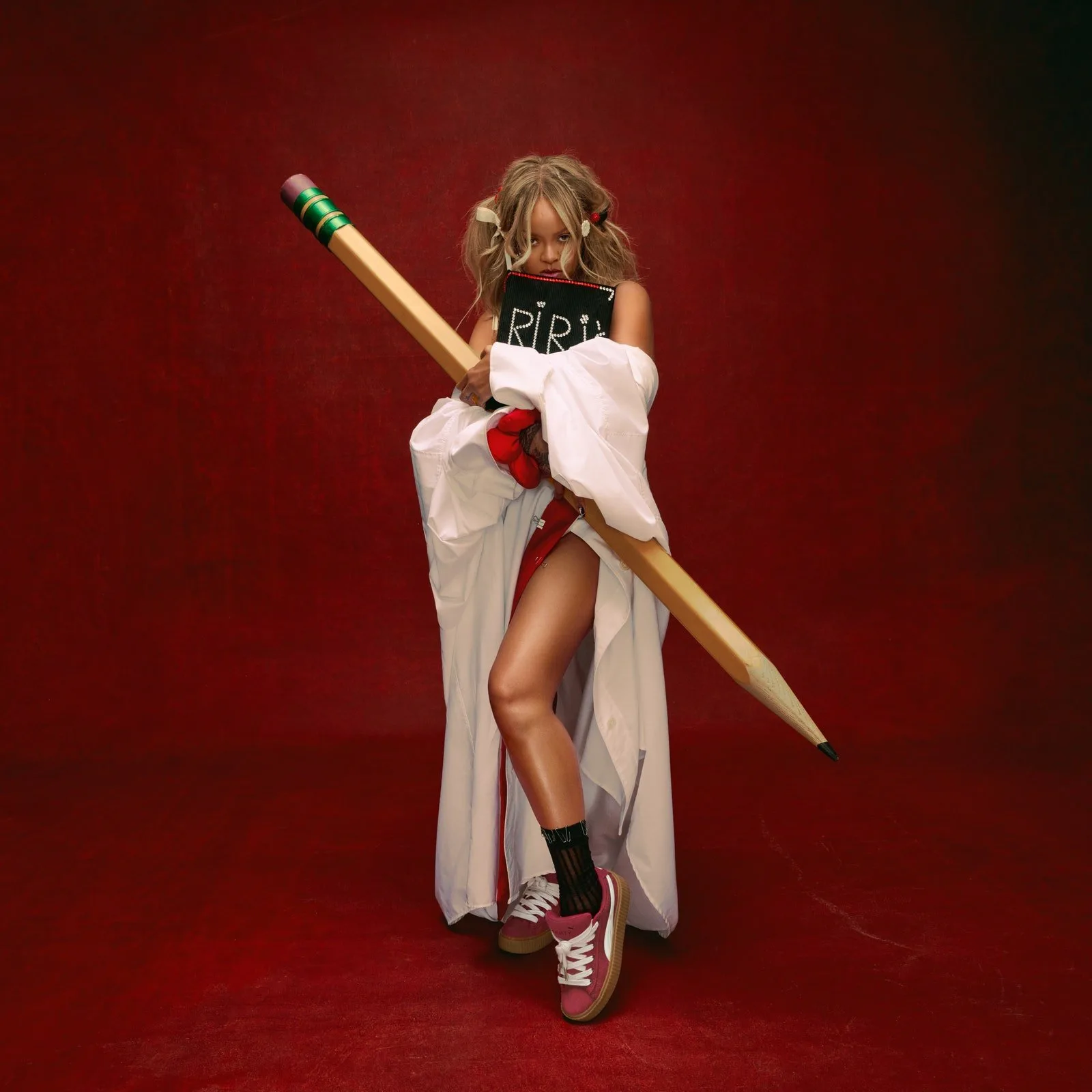 Rihanna a făcut cumva codițele de școlăriță prietenoase cu adulții – Vezi fotografiile