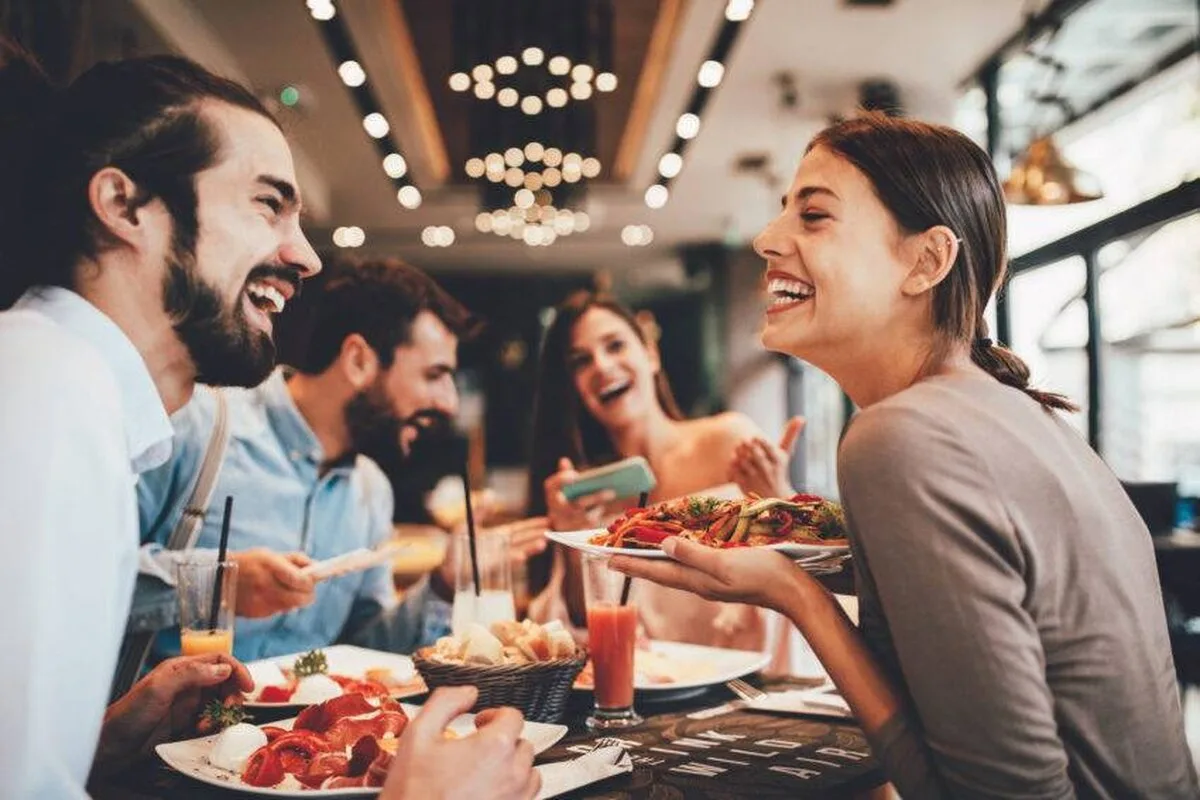 Magazinele și restaurantele sunt pregătite pentru o creștere a cheltuielilor de consum ca urmare a câștigării forței de muncă și a evenimentelor sportive majore