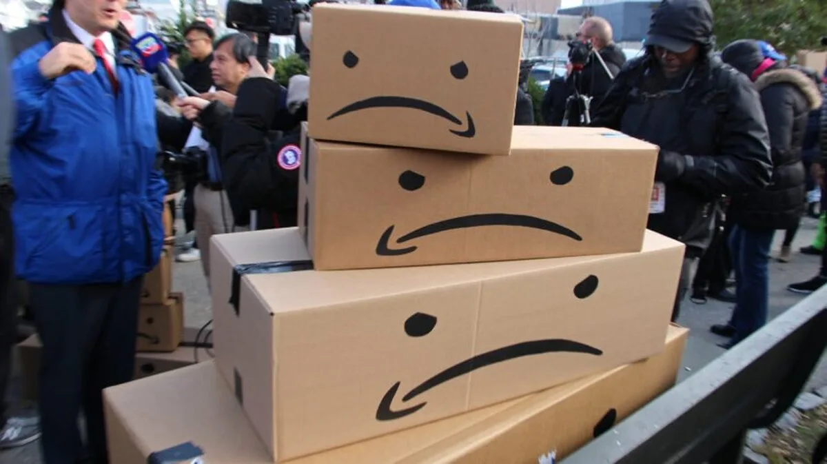 Protestele Amazon izbucnesc în Marea Britanie în timp ce începe scrutinul pentru drepturile lucrătorilor