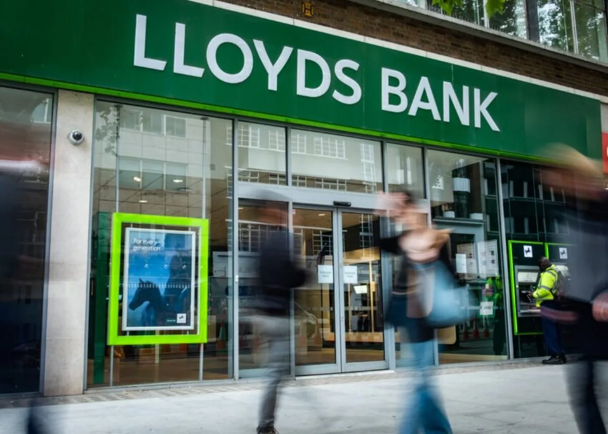 Lloyds va reconverti clădirile vechi în locuințe la prețuri accesibile