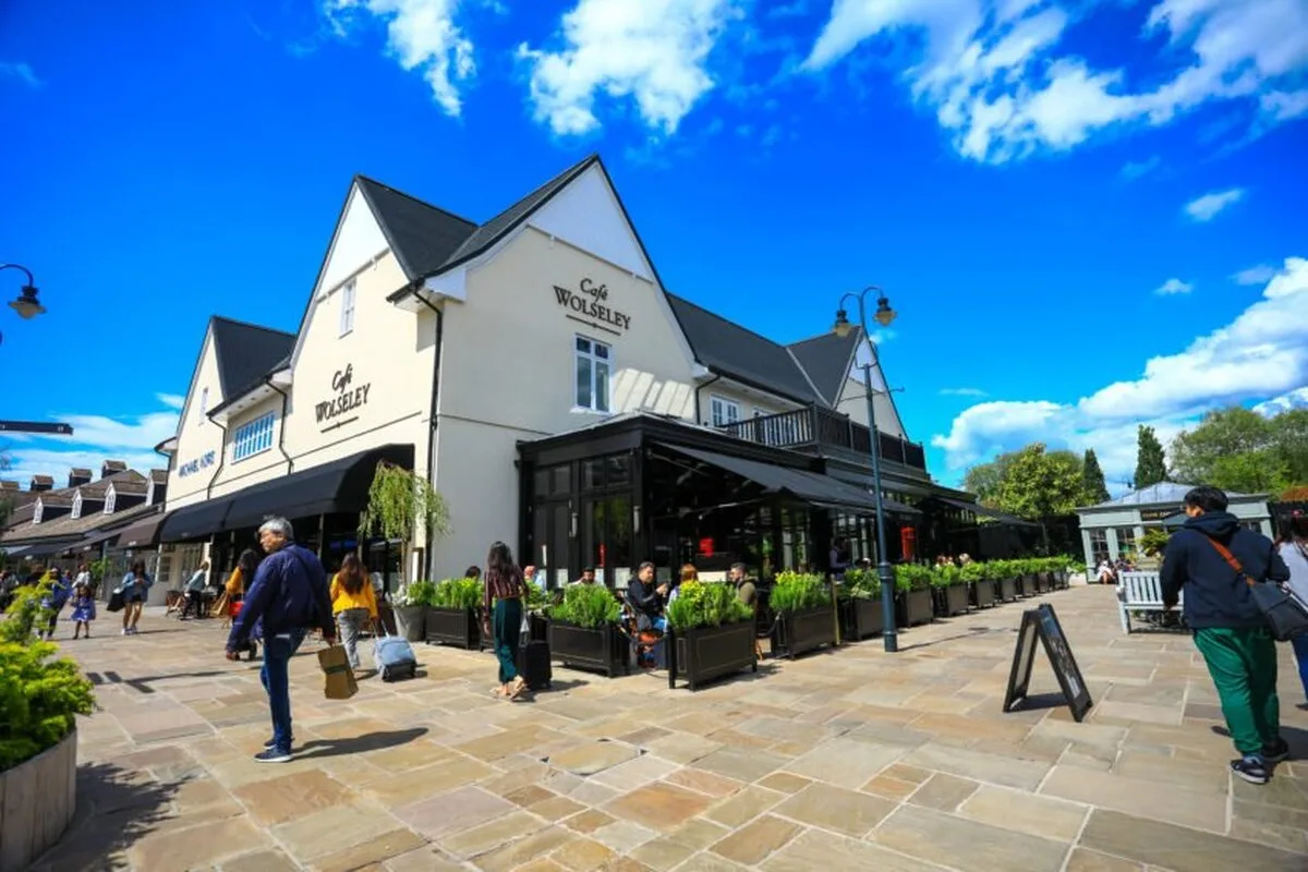 Hammerson vinde LVMH participația de 1,5 miliarde de lire sterline la Bicester Village