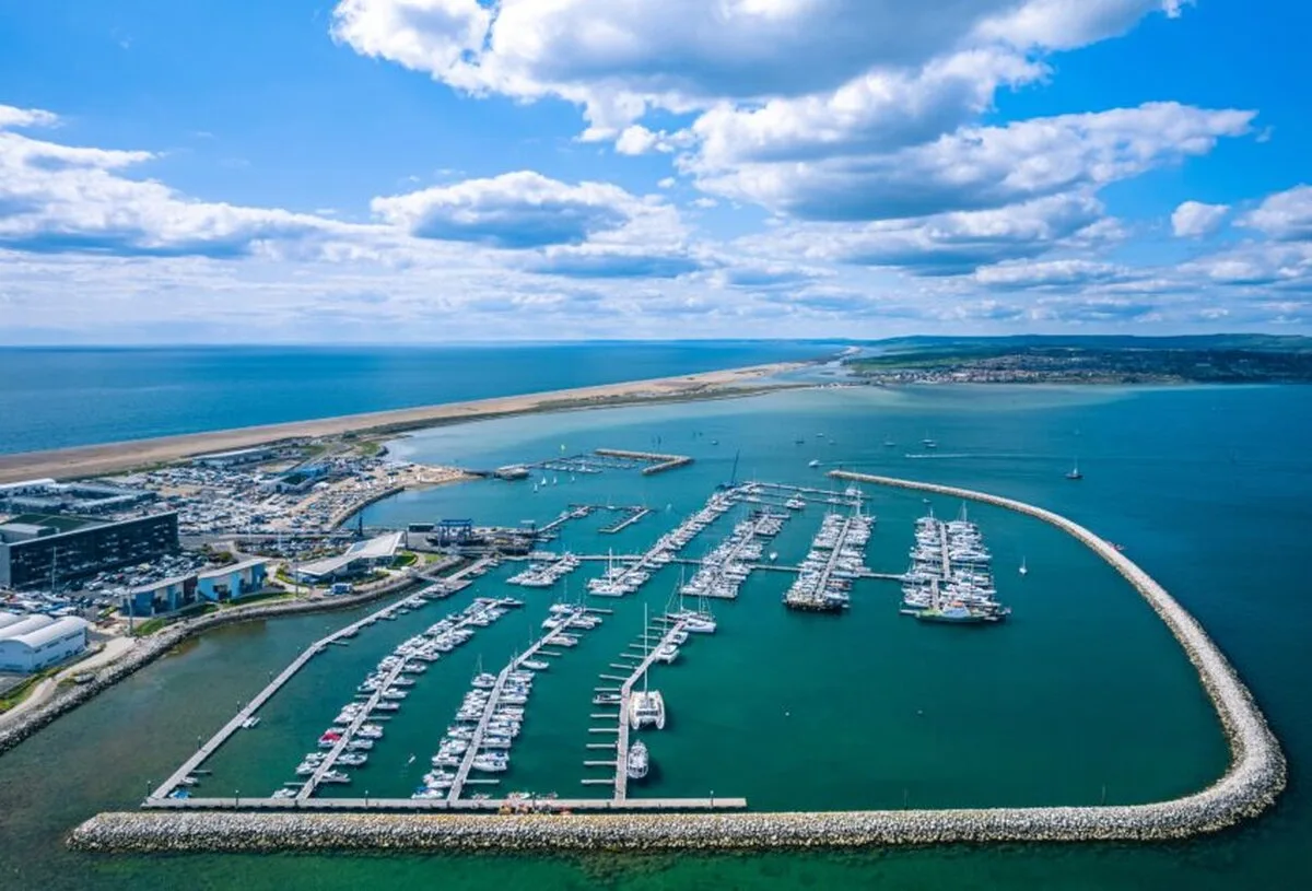 Vaste peșteri de sare din Dorset vor stoca hidrogen sub fosta bază a Marinei Regale