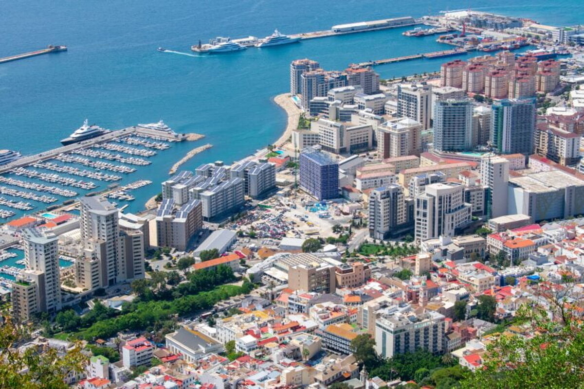 Marea Britanie și Spania apar ca destinații de investiții de top în Europa