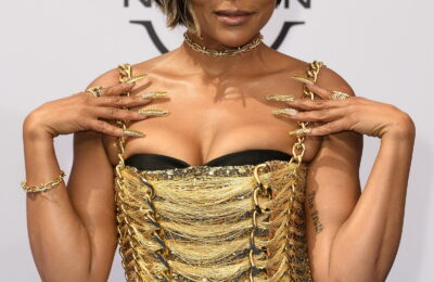 Taraji P. Henson a purtat 7 look-uri diferite în timp ce găzduia BET Awards – Vezi fotografiile