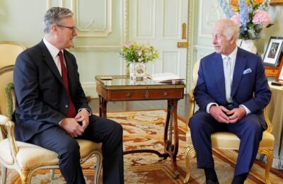 Regele Carol se întâlnește cu Keir Starmer, al treilea său prim-ministru în doi ani
