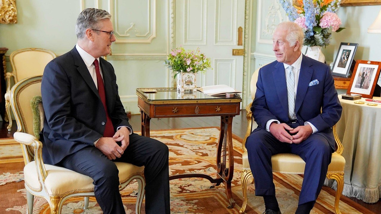 Regele Carol se întâlnește cu Keir Starmer, al treilea său prim-ministru în doi ani
