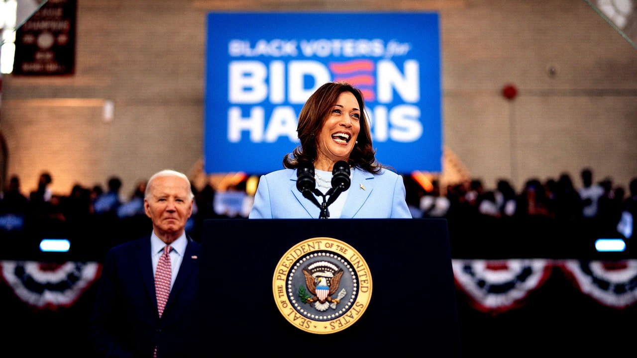 Toți ochii sunt ațintiți asupra lui Kamala Harris, în timp ce Joe Biden se retrage