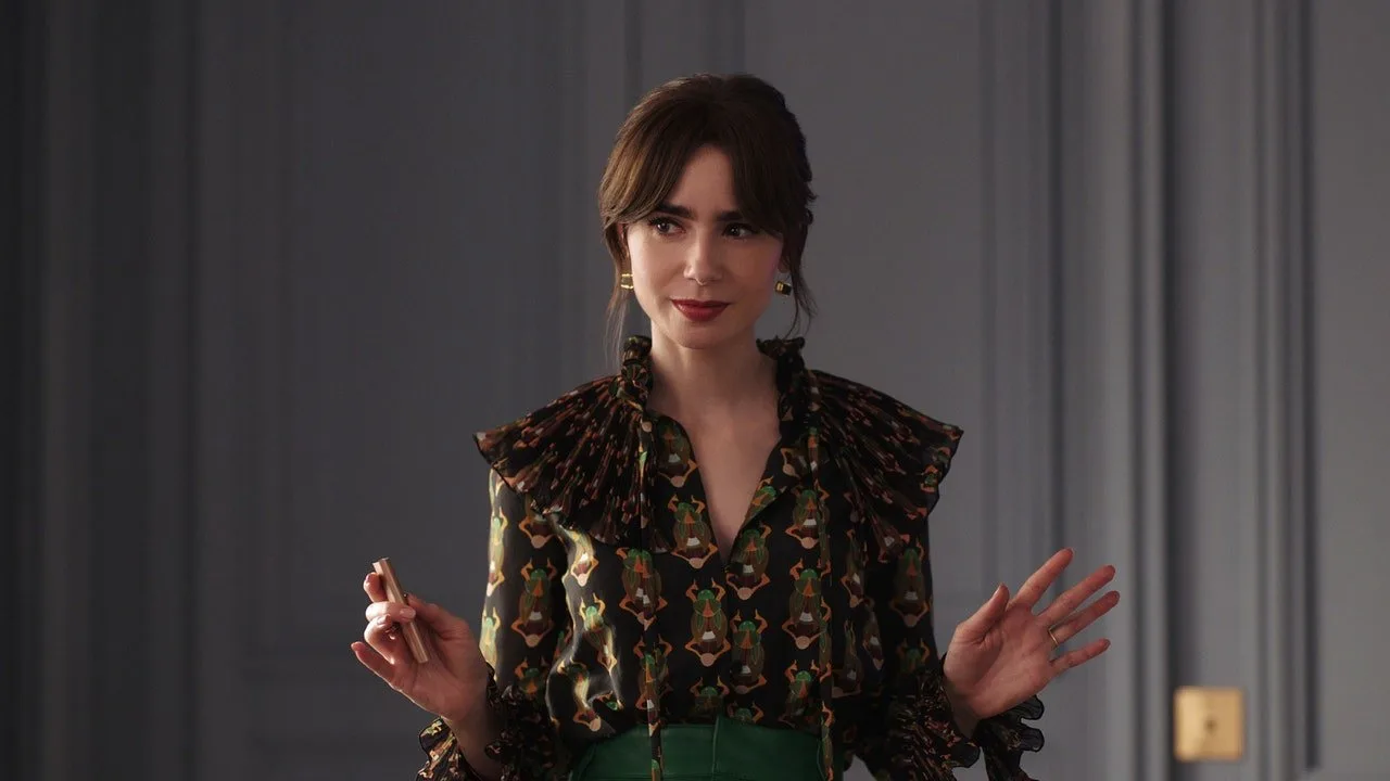 Lui Lily Collins îi place când Emily in Paris devine dezordonată