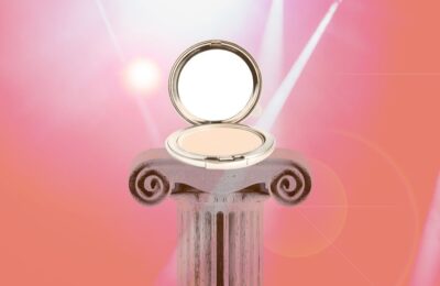 Revenirea triumfătoare a pudrei presate