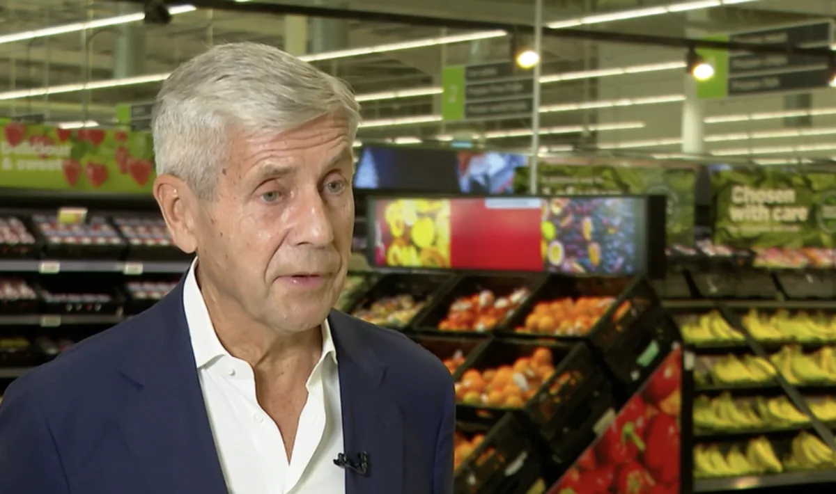 Cota de piață a magazinelor Asda scade, iar președintele Lord Rose își exprimă îngrijorarea cu privire la performanță