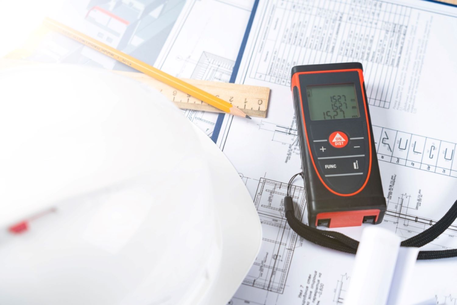 Telemetre laser vs. instrumente tradiționale: care sunt avantajele și dezavantajele?