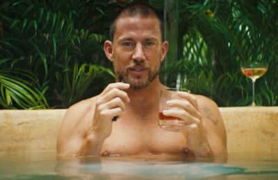 Venerele lui Channing Tatum sunt un personaj aparte în Blink Twice