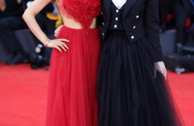 Jenna Ortega și Winona Ryder cu bretonul asortat se simt bine – vezi fotografiile