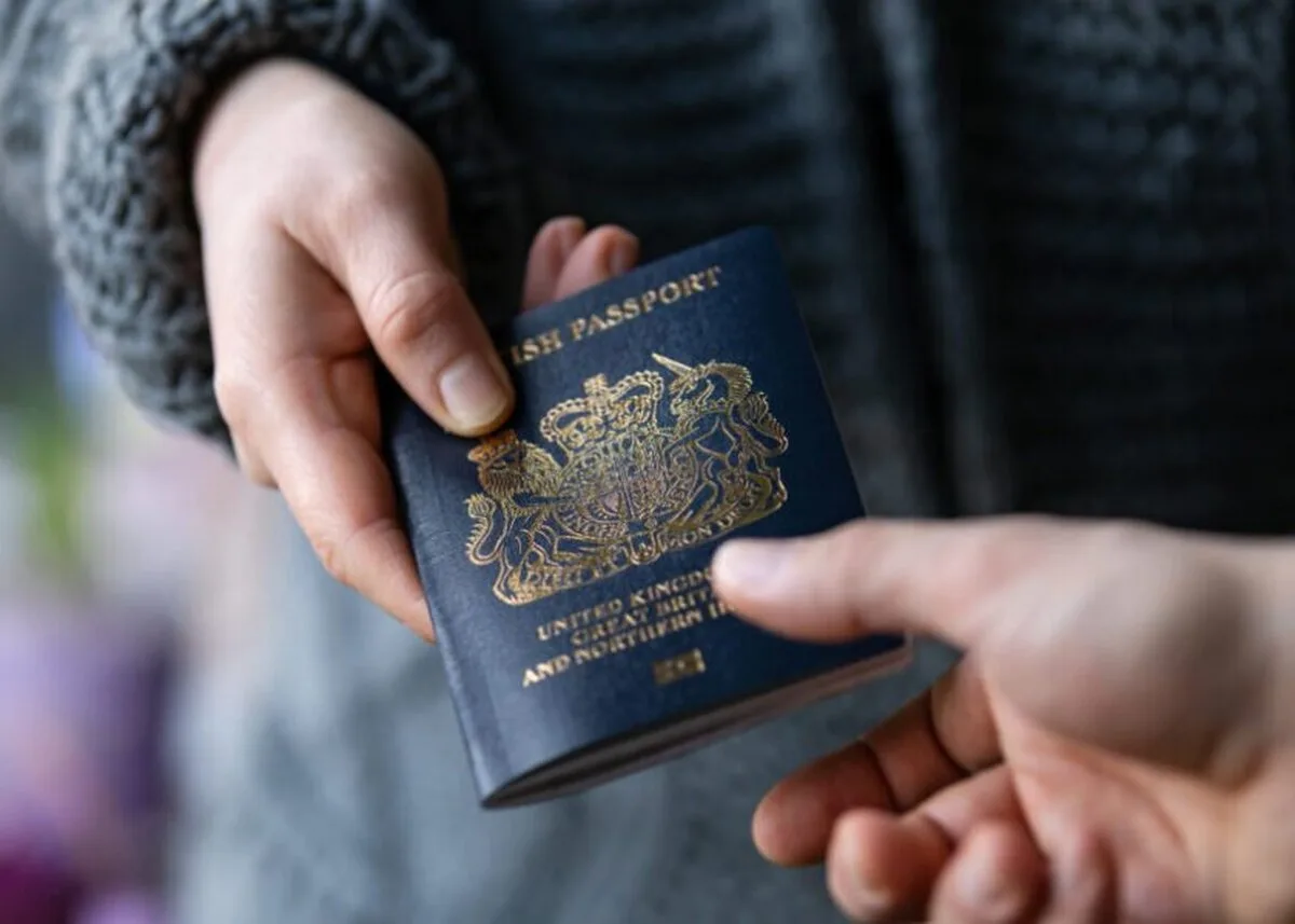 Până vara viitoare, turiștii britanici vor fi scutiți de obligația de a plăti 7 EUR pentru vizele UE