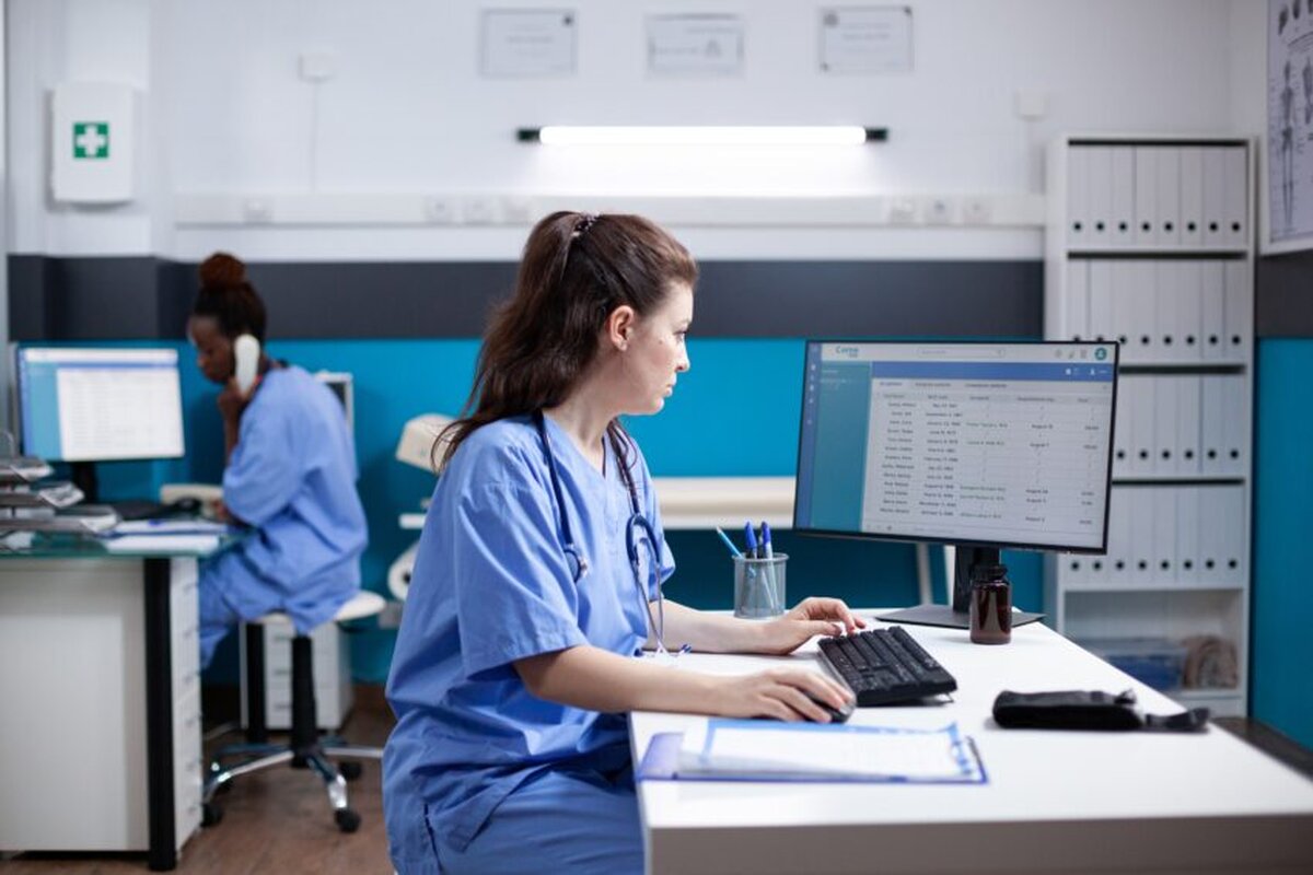 Firma NHS IT riscă o amendă de 6 milioane de lire sterline pentru piratarea înregistrărilor medicale