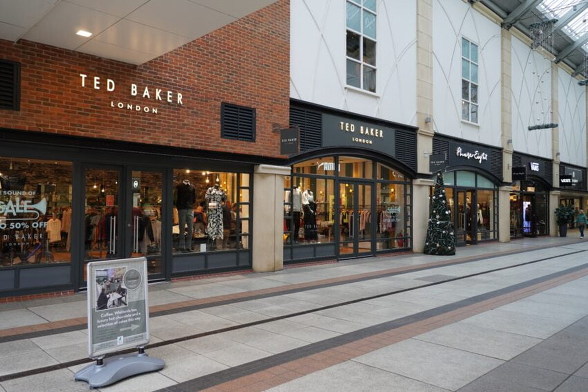 Ted Baker va închide toate magazinele din Marea Britanie, deoarece potențiala afacere cu Mike Ashley eșuează