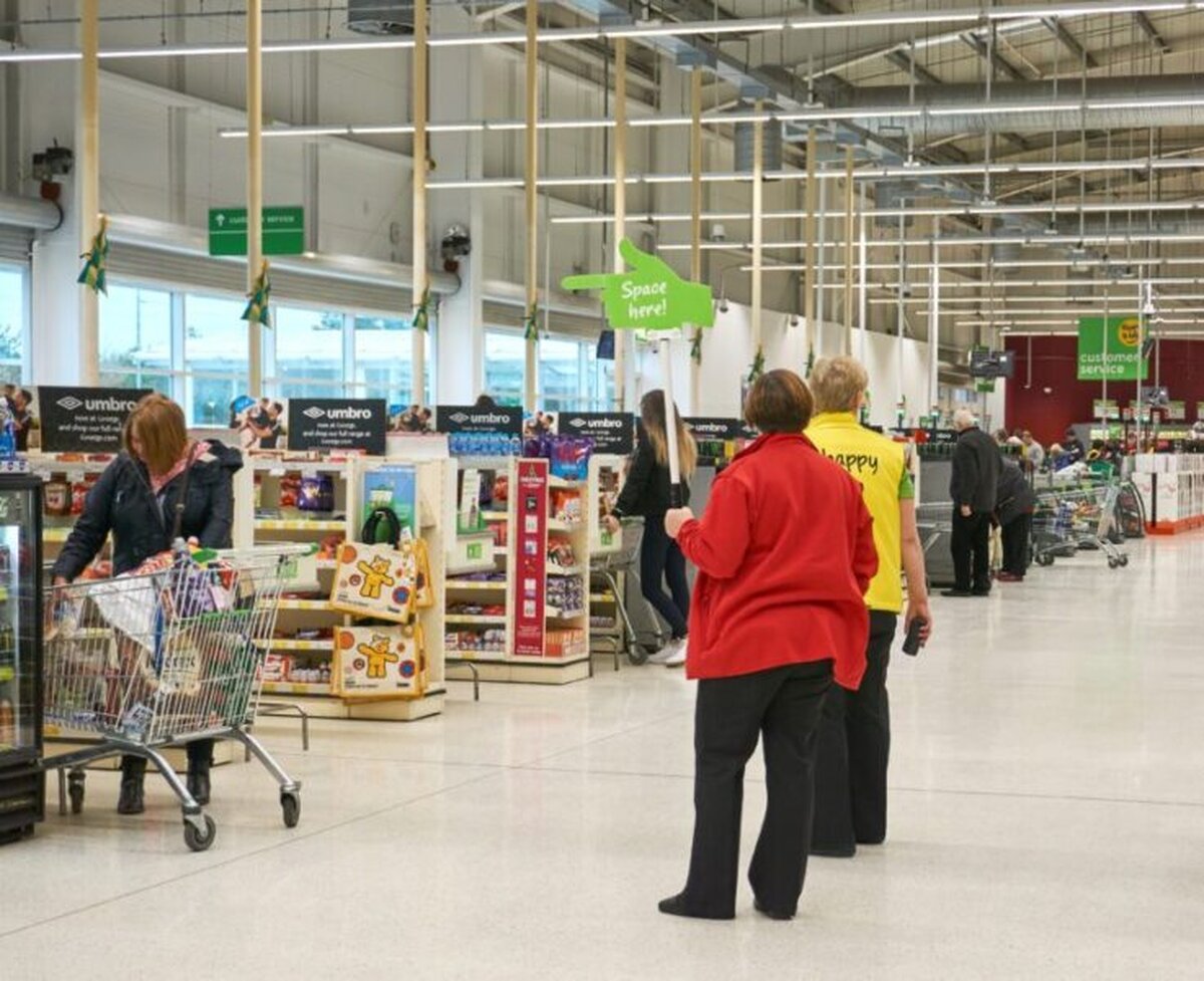 Asda va spori prezența personalului la casele de marcat, reducând dependența de casele de marcat self-service