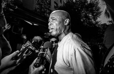 Dacă Eric Adams demisionează, New York ar putea asista la un meci epic de dușmănie pentru înlocuirea sa