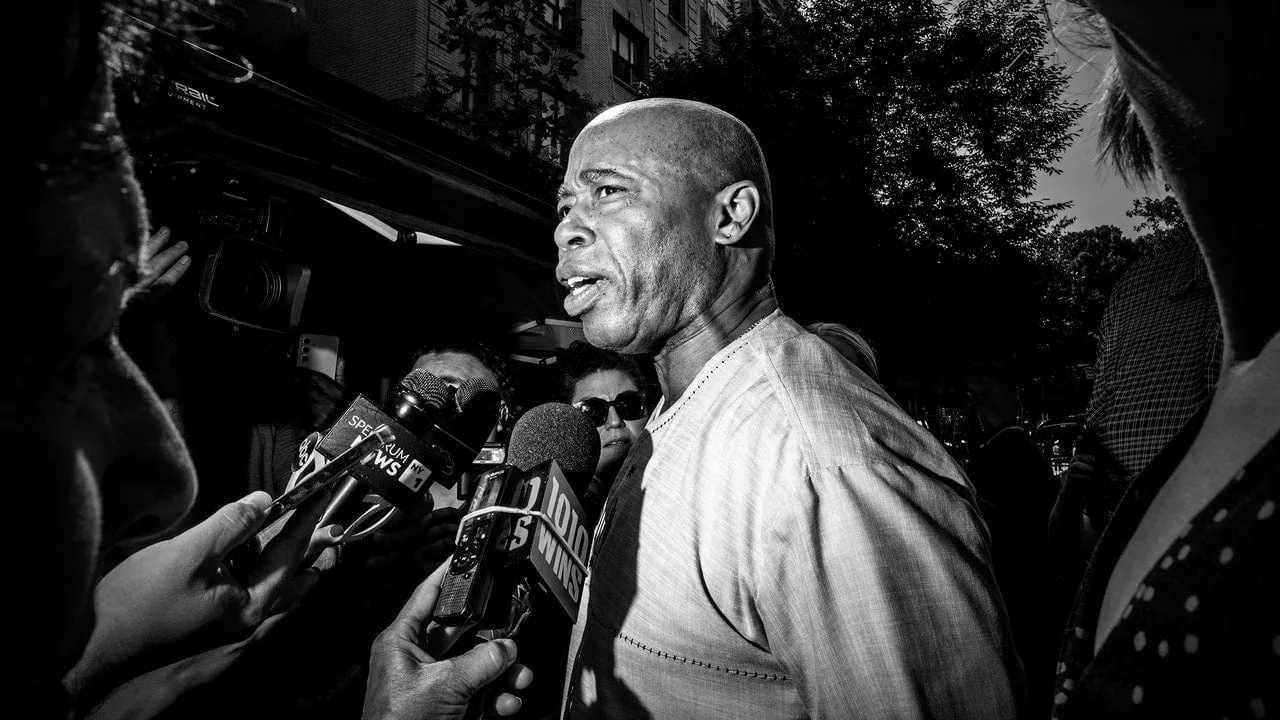 Dacă Eric Adams demisionează, New York ar putea asista la un meci epic de dușmănie pentru înlocuirea sa