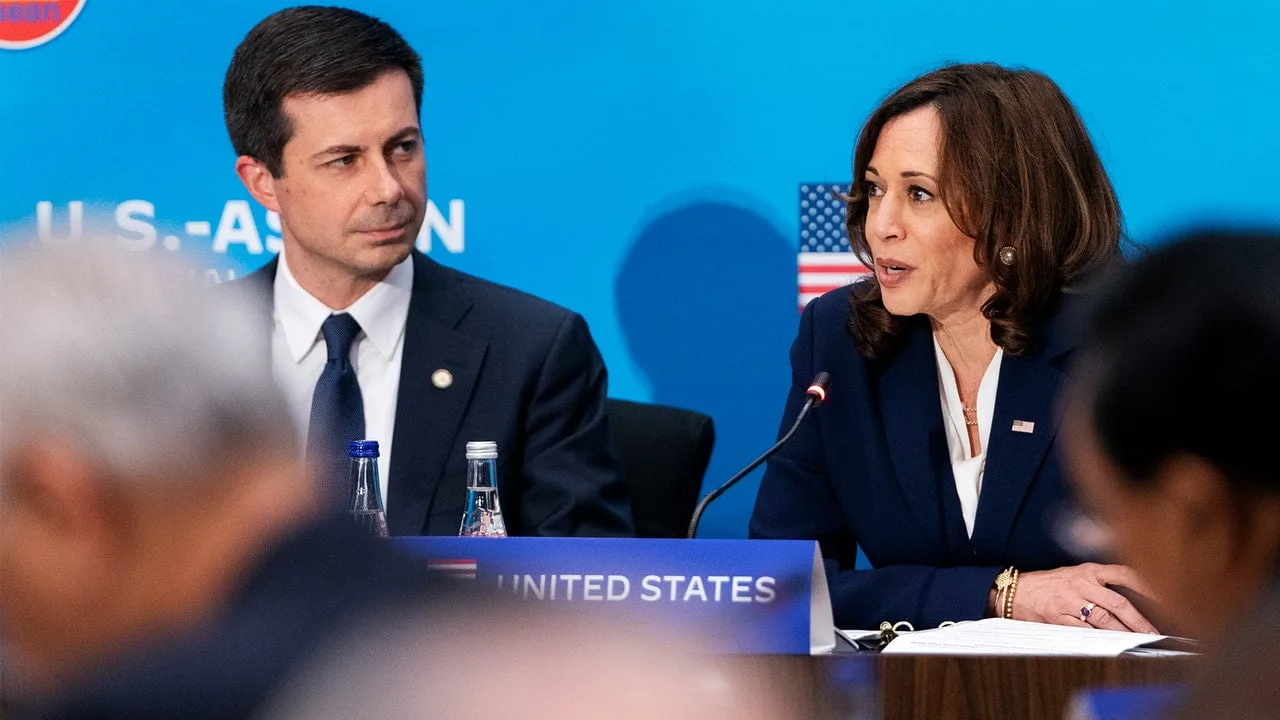 Pete Buttigieg oferă informații despre noaptea dezbaterii Kamala Harris și dacă ar trebui să meargă la Joe Rogan