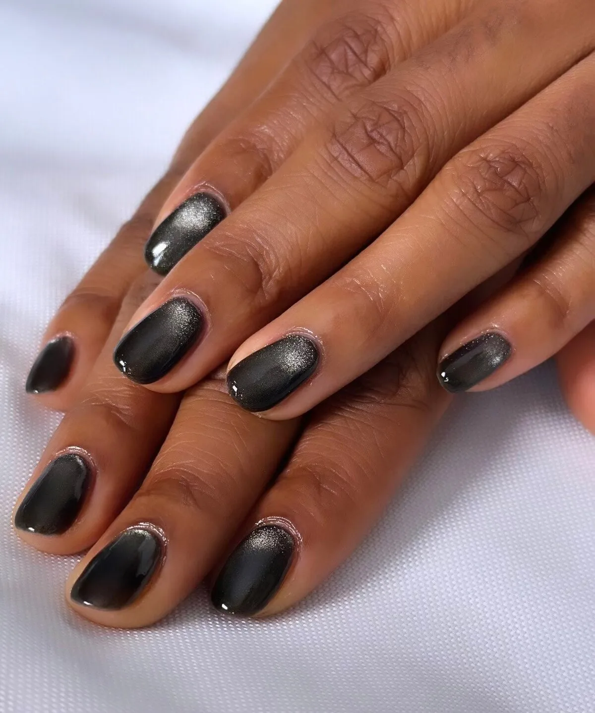 Acordă toate premiile manichiurii metalice Cat Eye a lui Ayo Edebiri, te rog – vezi fotografiile