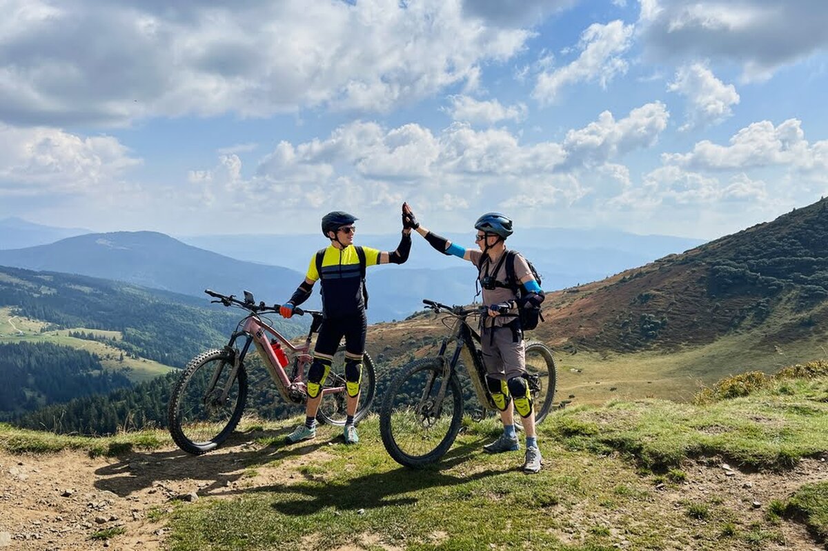 Accesorii dedicate cicliștilor pasionați de MTB: Ce nu trebuie să lipsească din mașină
