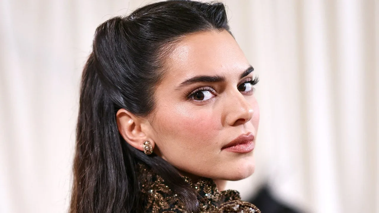 Kendall Jenner și-a vopsit părul într-o culoare la care nu mă așteptam – Vezi fotografiile