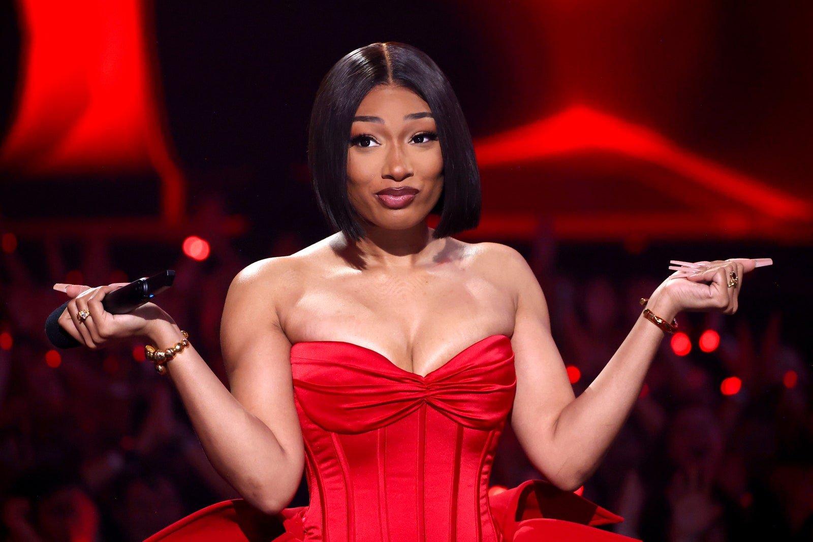 Toate look-urile de frumusețe pe care Megan Thee Stallion le-a purtat la VMA 2024 – vezi fotografiile