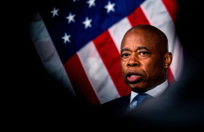 De ce refuză Eric Adams să facă curățenie în biroul primarului