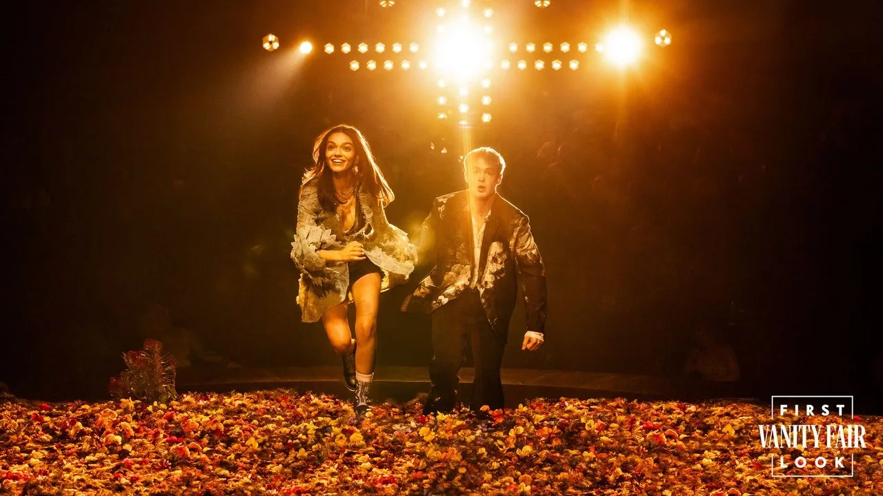 Prima privire: Rachel Zegler și Kit Connor au ajuns pe Broadway ca Romeo + Julieta – cu o asistență Jack Antonoff