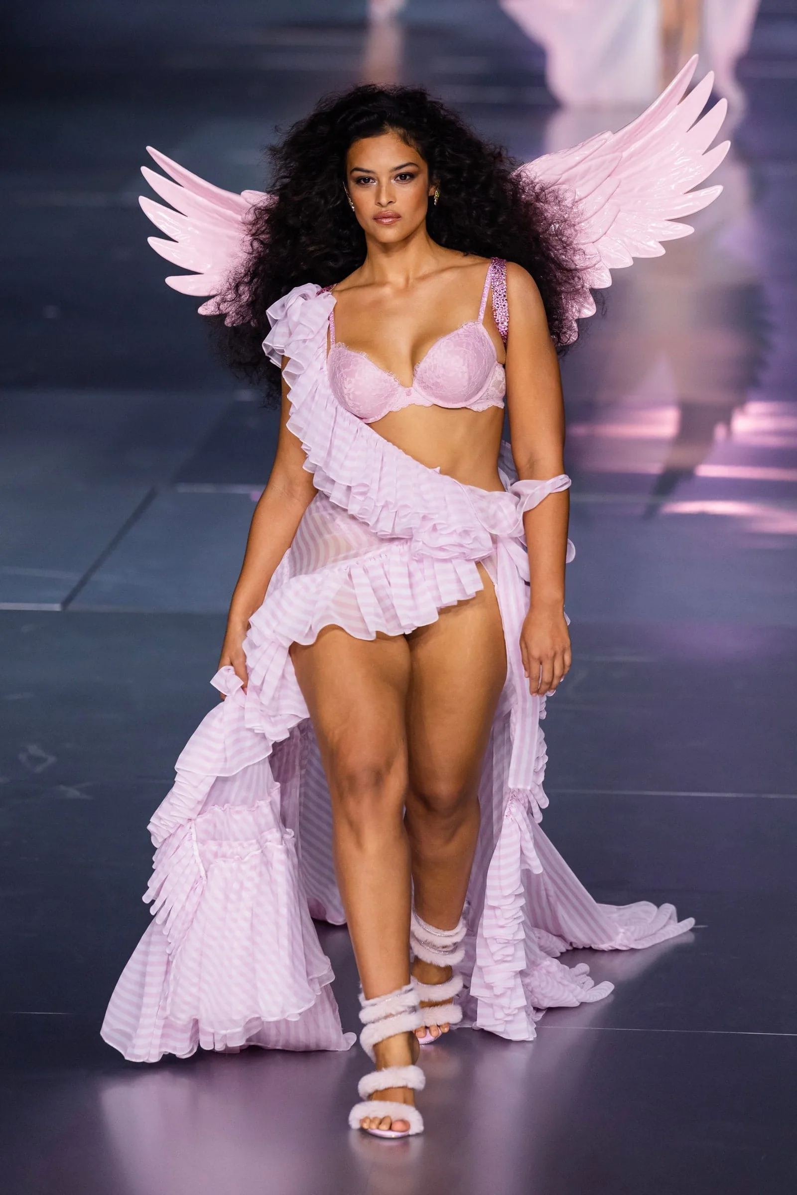 Am fost în sfârșit reprezentată la o prezentare de modă Victoria’s Secret și nu-mi pasă