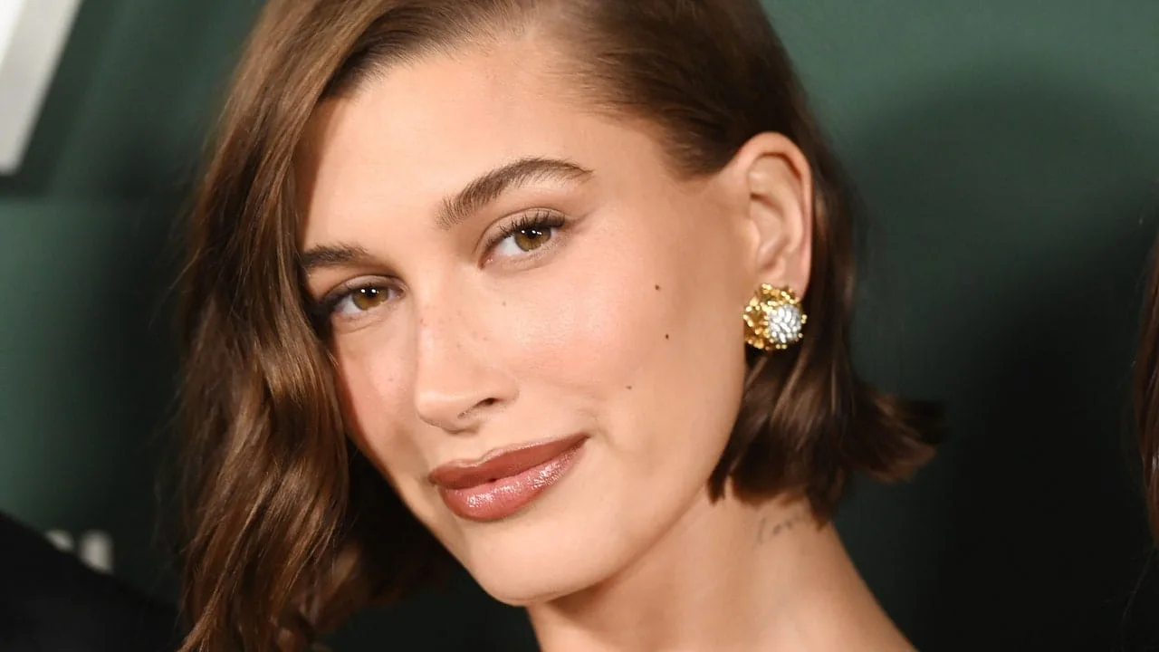 Manichiura cu cidru de mere a lui Hailey Bieber strălucește de fapt din interior – vezi fotografiile