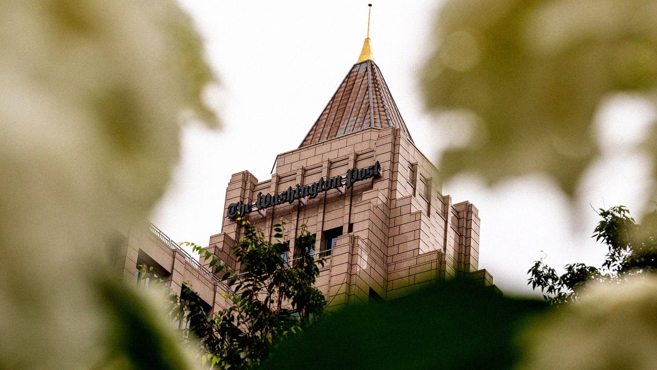 „Lașitate”: Washington Post a fost criticat pentru că nu l-a susținut în 2024