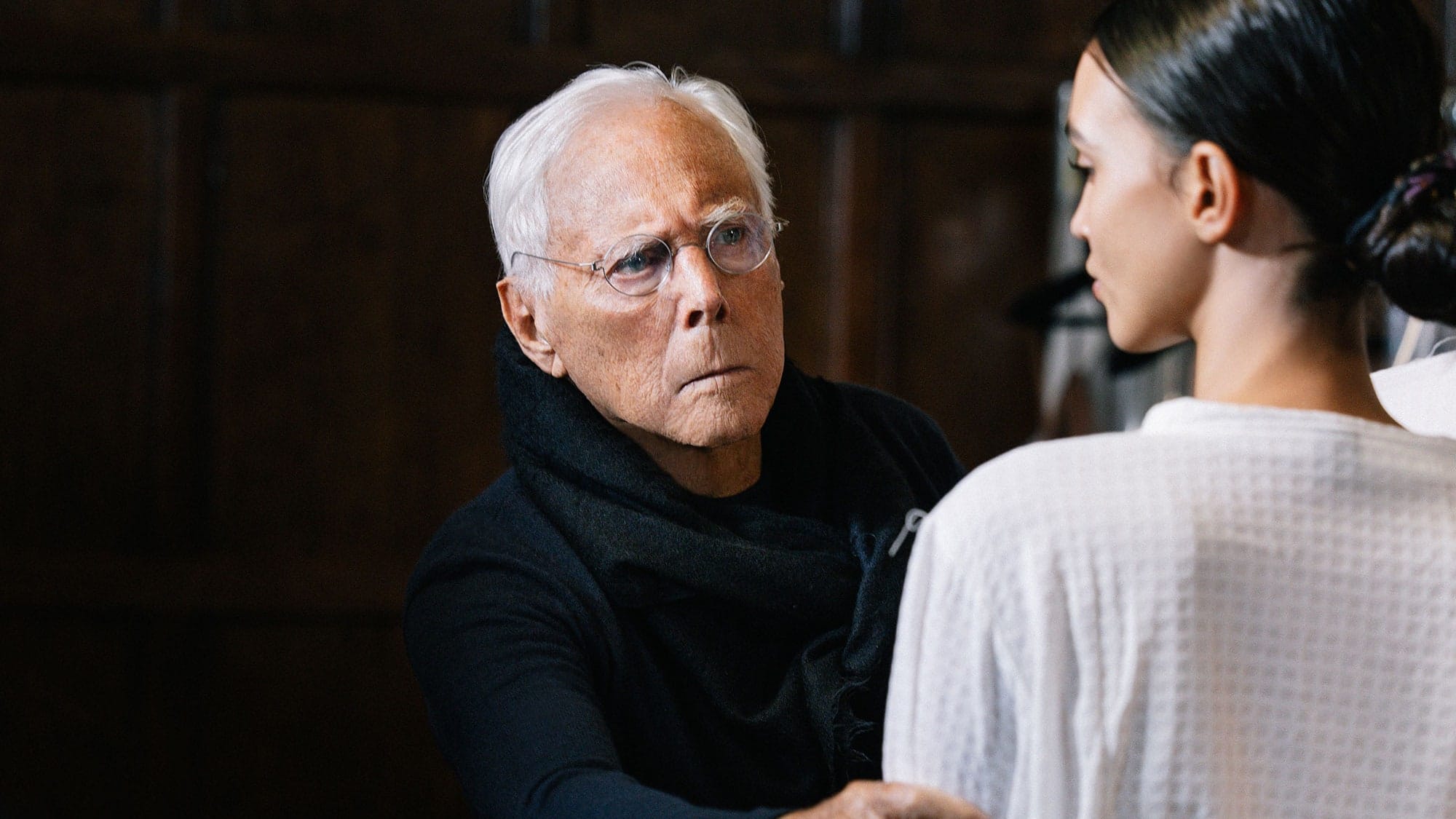 Intră în pantofii eleganți ai lui Giorgio Armani într-o călătorie în vârtej la New York