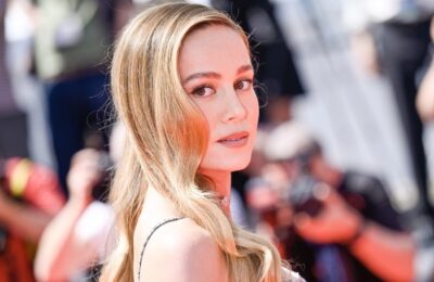 Brie Larson și-a schimbat semnătura părului lung și blond cu o tunsoare Pixie închisă la culoare – Vezi fotografiile