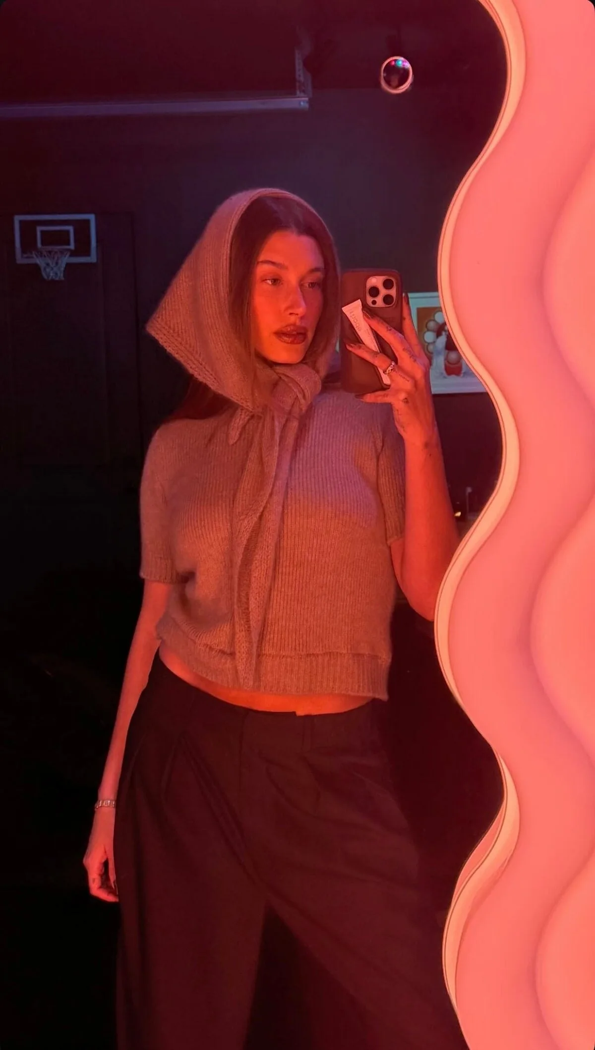 Hailey Bieber a adus cel mai tare accesoriu de păr al verii chiar în iarnă – vezi fotografiile