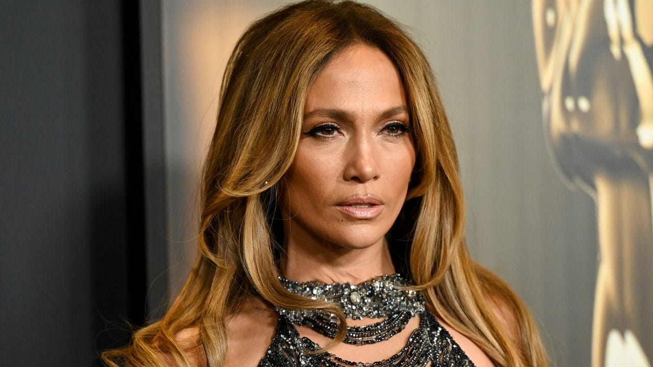 Manichiura Chevron a lui Jennifer Lopez a venit direct de pe Pinterest Board-ul meu din 2012 – vezi fotografiile