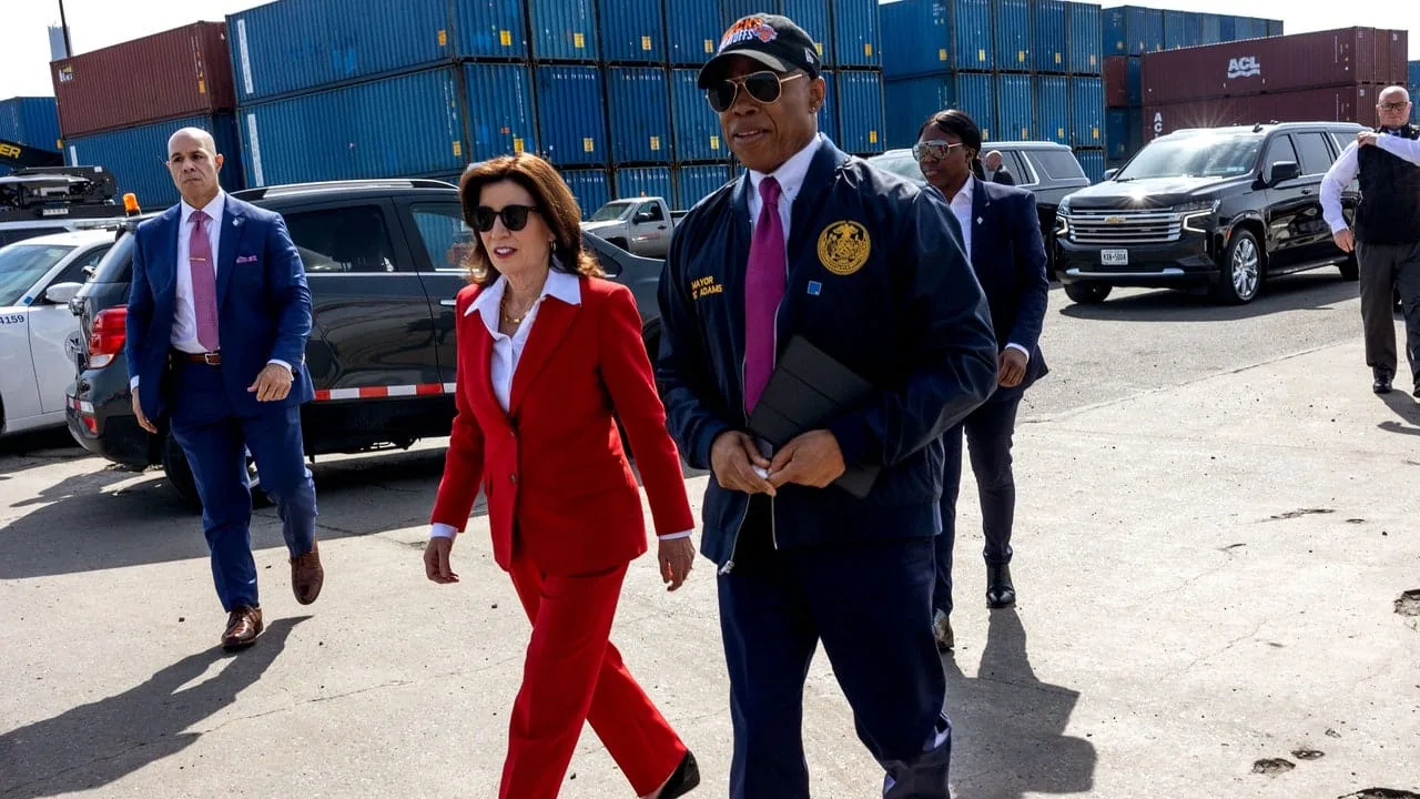 Marea mizerie albastră: Eric Adams, Kathy Hochul și democrații din New York pregătesc terenul pentru victorii MAGA?
