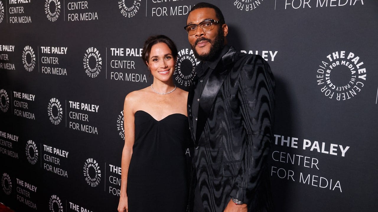 Meghan Markle l-a consolat pe un Tyler Perry înlăcrimat în timp ce Oprah Winfrey a ținut un discurs despre el