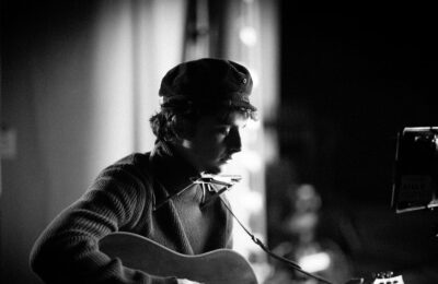 „Un necunoscut complet”: Ce este realitate și ce este ficțiune în filmul biografic despre Bob Dylan