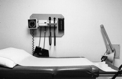 Asistența medicală condusă de inteligența artificială ne transformă în numere pe o foaie de calcul