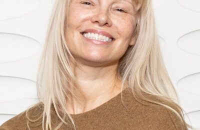 Pamela Anderson și-a făcut breton exact la timp pentru prima sa nominalizare la Globurile de Aur – Vezi fotografiile